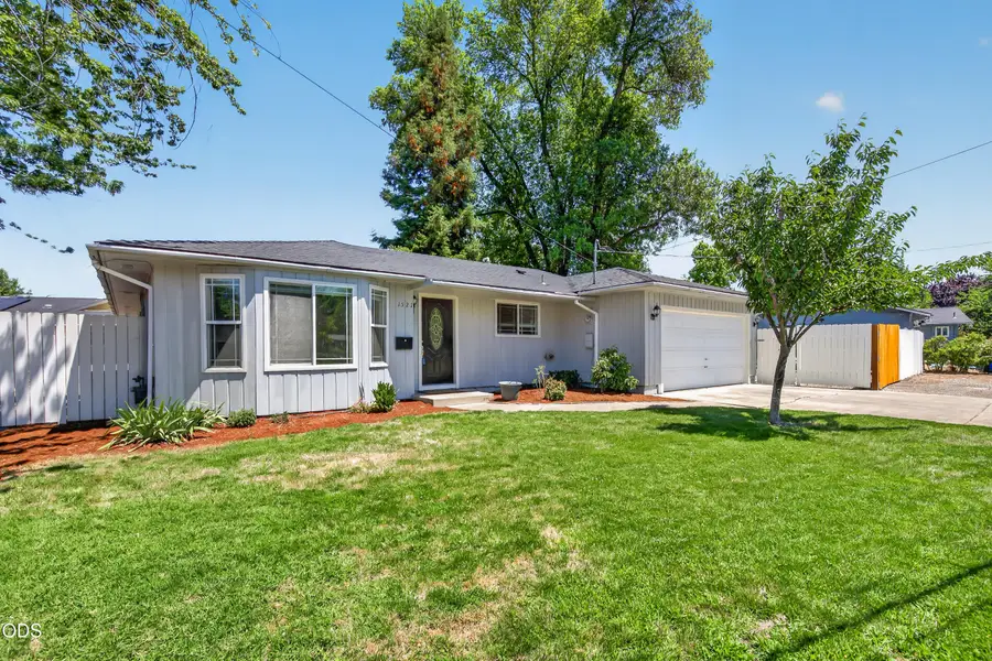 1521 Johnson Street, Medford, OR 97504 - #3