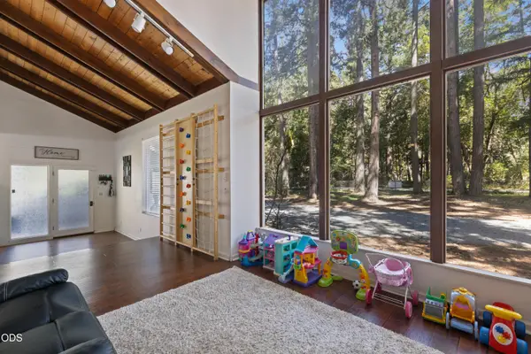 1293 Starveout Creek Road, Azalea, OR 97410
