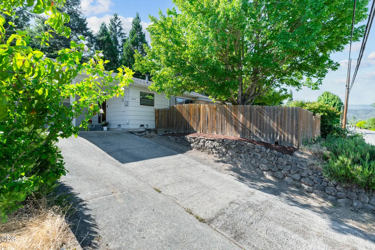 1234 NW Highland Avenue, Grants Pass, OR 97526 - #1