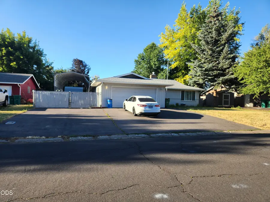 5201 Laurelwood Drive, Klamath Falls, OR 97603 - #3