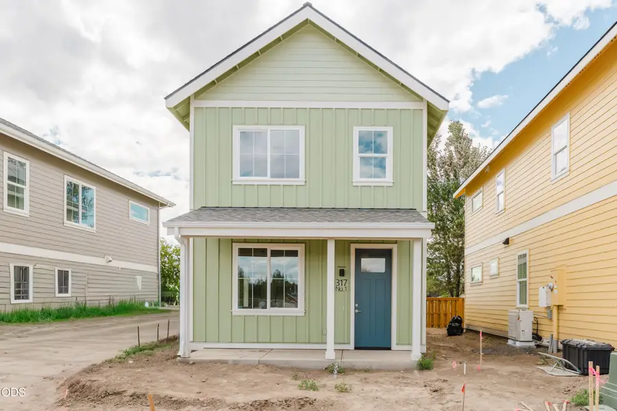 317 NW 17th Street #1, Redmond, OR 97756 - #2