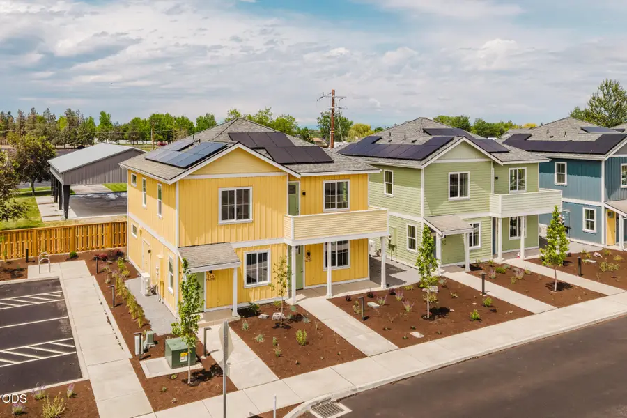 189 NW 17th Street #100, Redmond, OR 97756 - #2