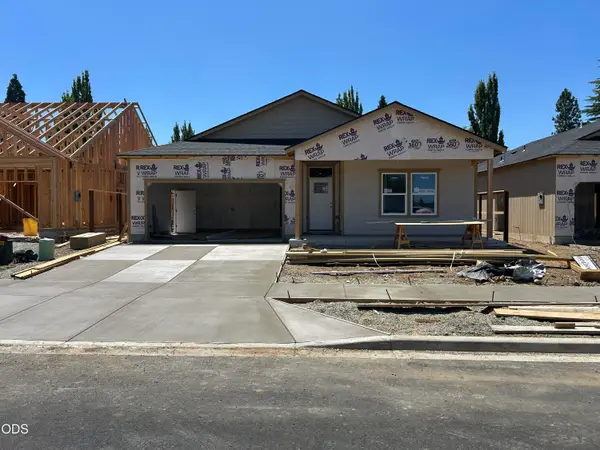 2217 Piazza Drive, Medford, OR 97501