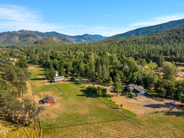 2076 Upper Applegate Road, Jacksonville, OR 97530