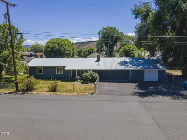 1670 SE Mountain View Drive, Prineville, OR 97754