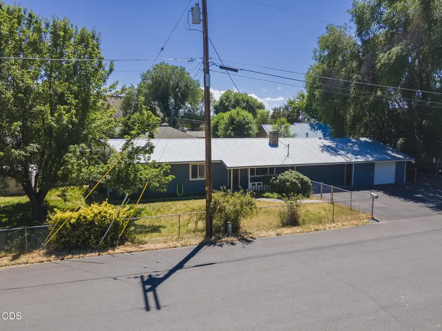 1670 SE Mountain View Drive, Prineville, OR 97754 - #3