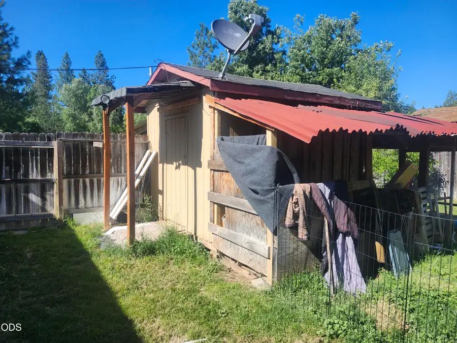 805 Redwood Avenue, Butte Falls, OR 97522 - #3