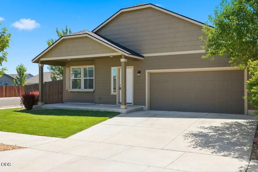 2502 NW Glen Oak Avenue, Redmond, OR 97756 - #3