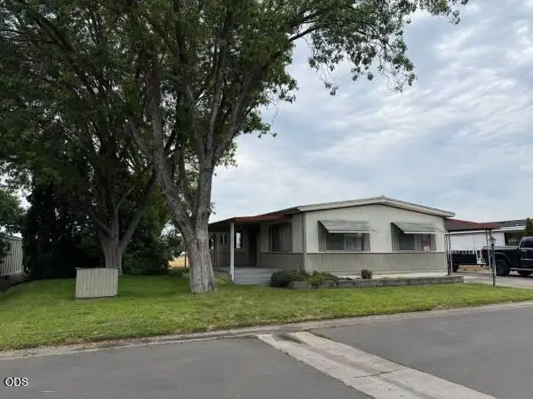 2600 Stearns Way #SPC 5B, Medford, OR 97501