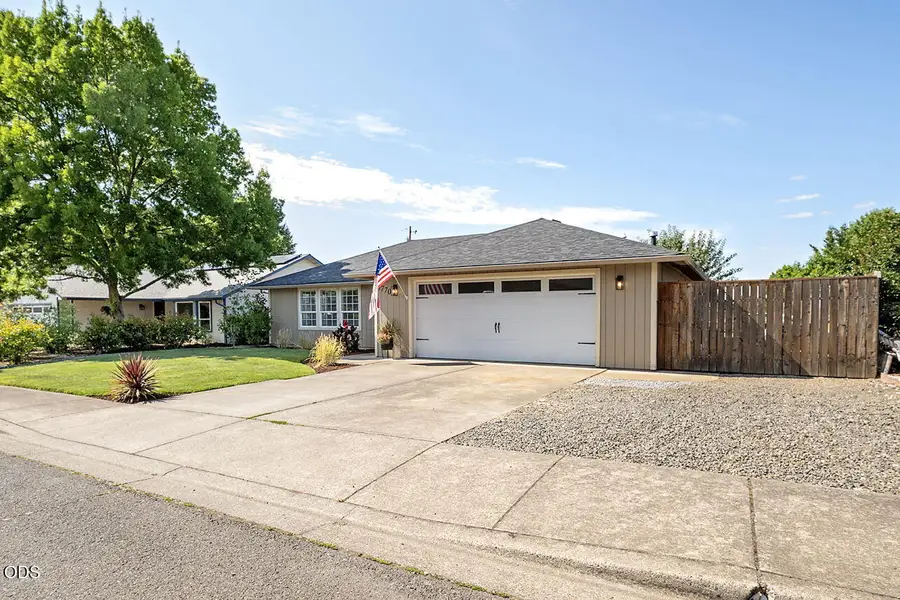 1770 Tanglewood, Medford, OR 97501 - #2