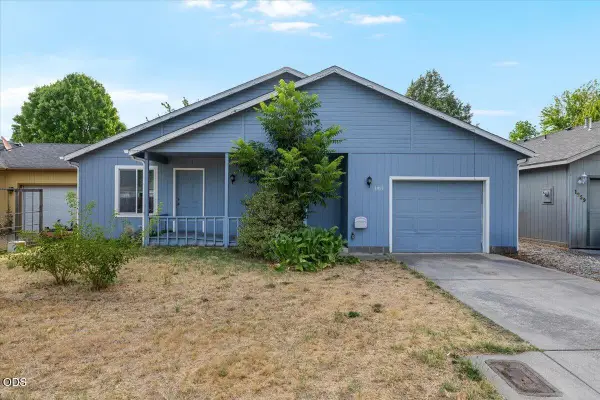 1955 SW Betty Lane, Grants Pass, OR 97526
