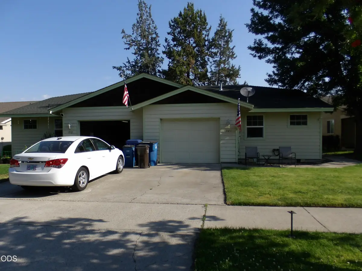 1929 NW Elm Avenue, Redmond, OR 97756 - #1