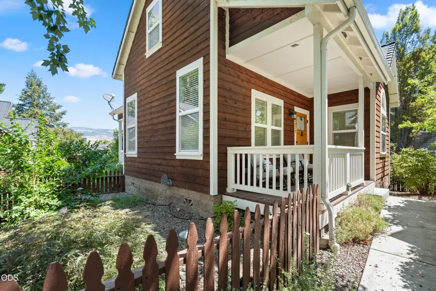 2277 Siskiyou Boulevard, Ashland, OR 97520 - #3