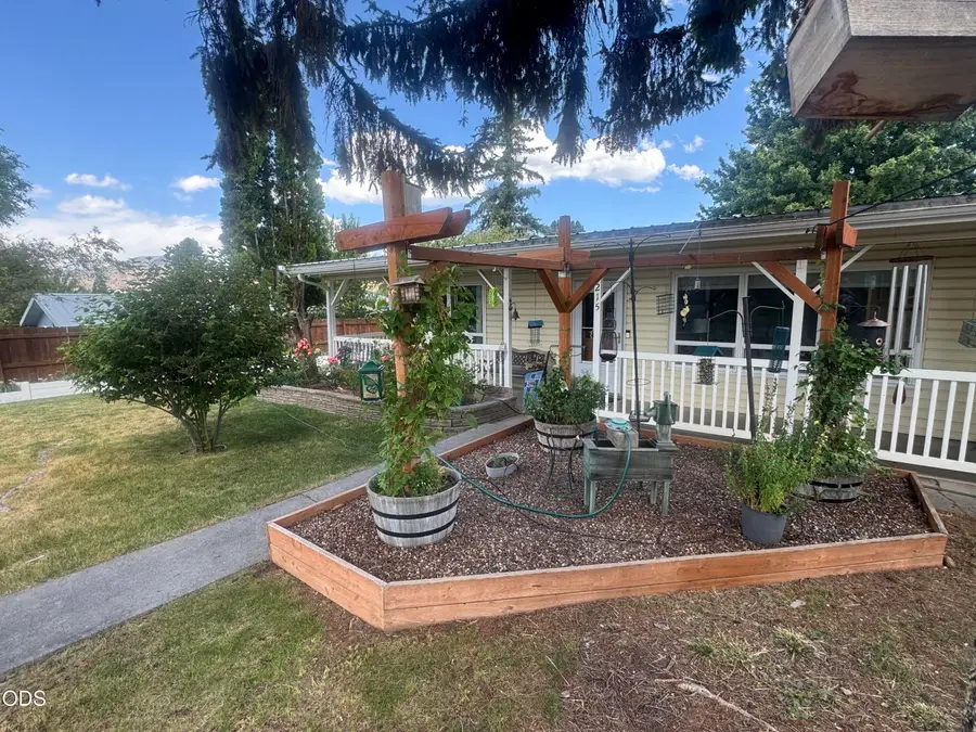 5215 Summit Street, Klamath Falls, OR 97603 - #2