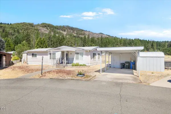 315 W Evans Creek Road #UNIT 6, Rogue River, OR 97537