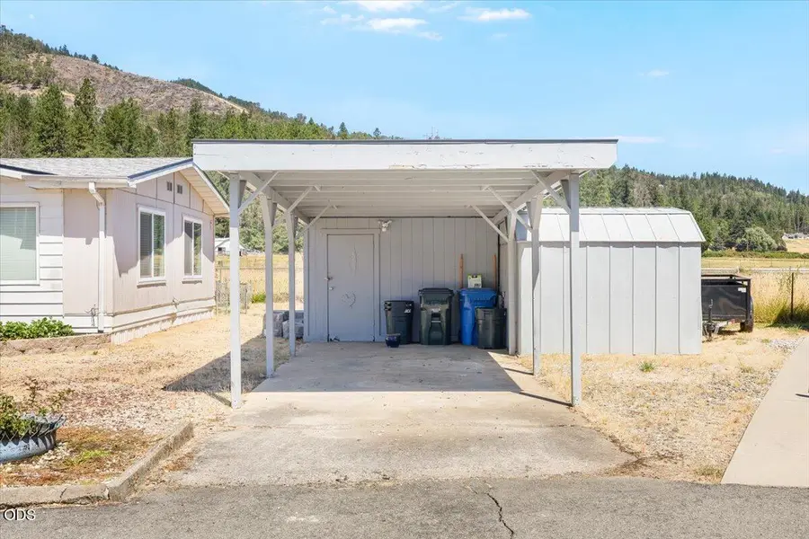 315 W Evans Creek Road #UNIT 6, Rogue River, OR 97537 - #2