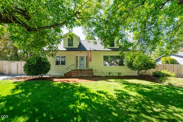 736 NW 3rd Street, Grants Pass, OR 97526