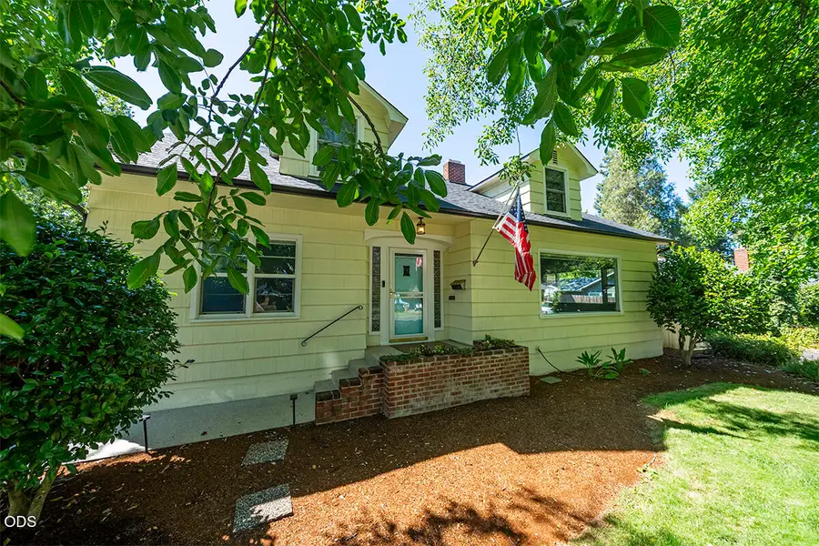 736 NW 3rd Street, Grants Pass, OR 97526 - #3