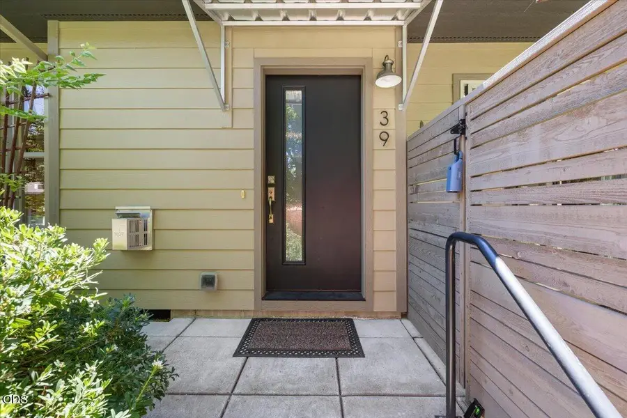 39 N Mountain Avenue, Ashland, OR 97520 - #2