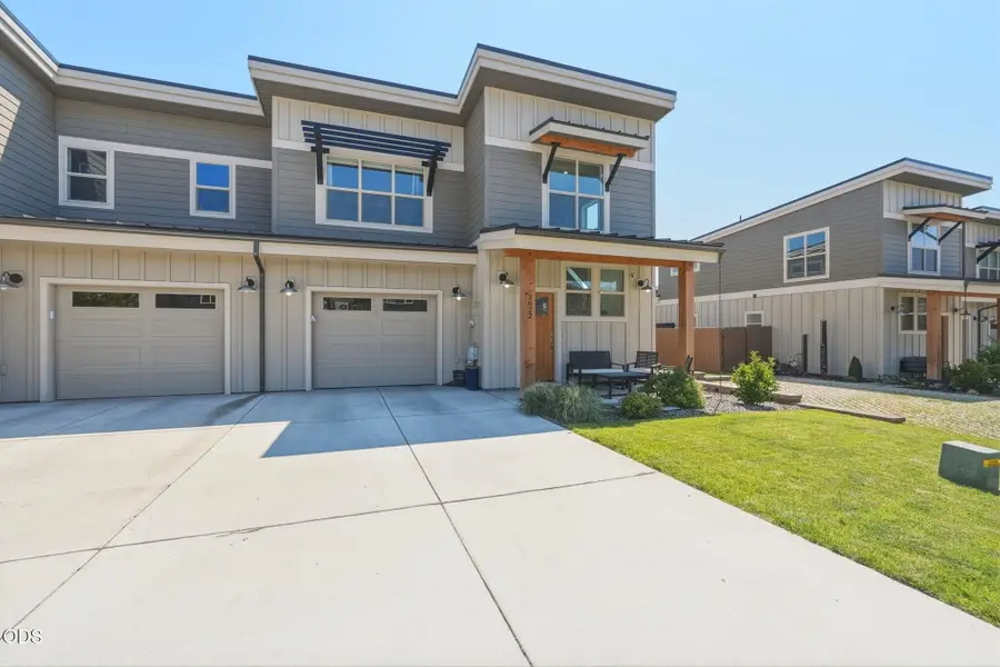 3622 SW Badger Avenue, Redmond, OR 97756 - #3