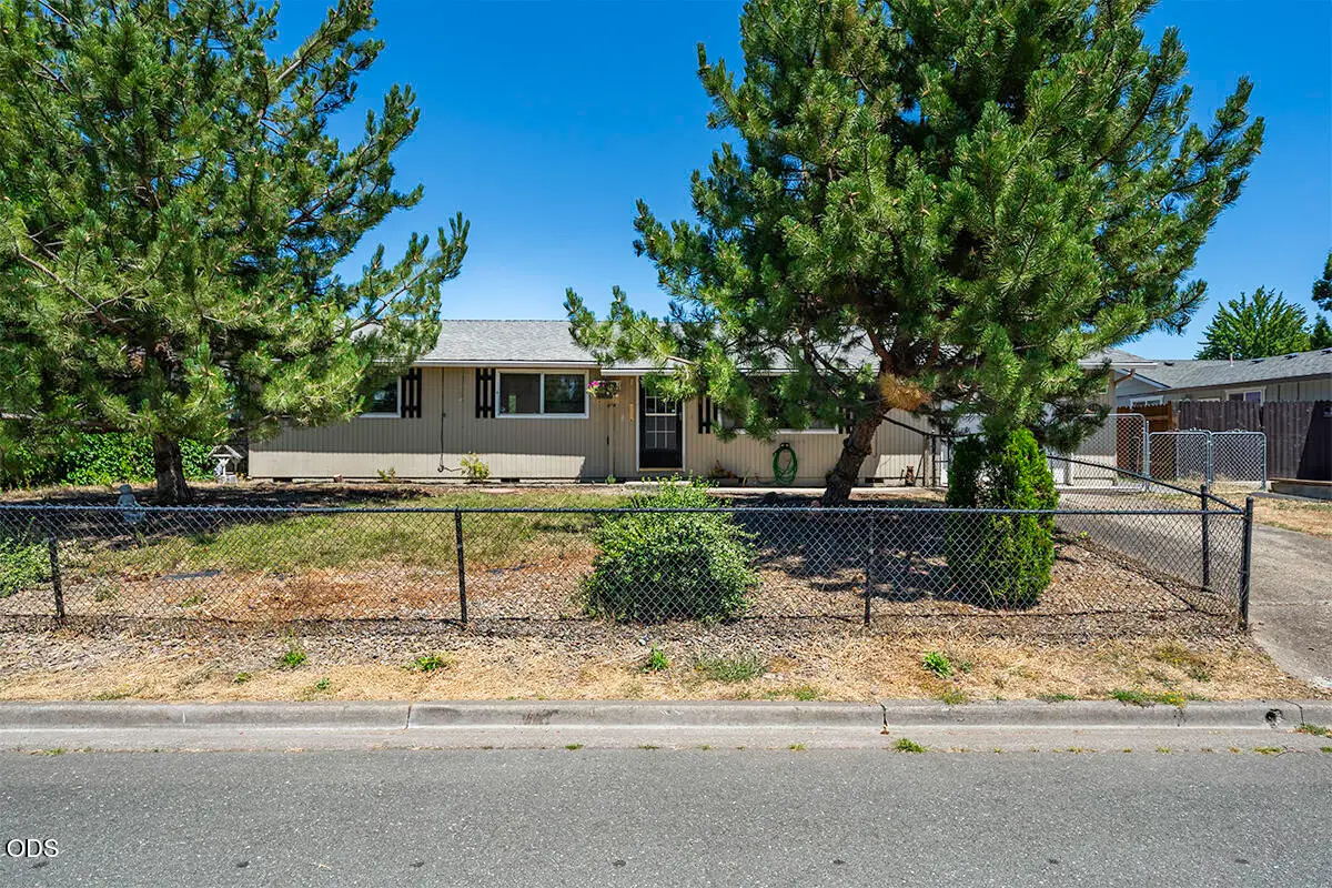 598 Laurel Street, Eagle Point, OR 97524 - #1