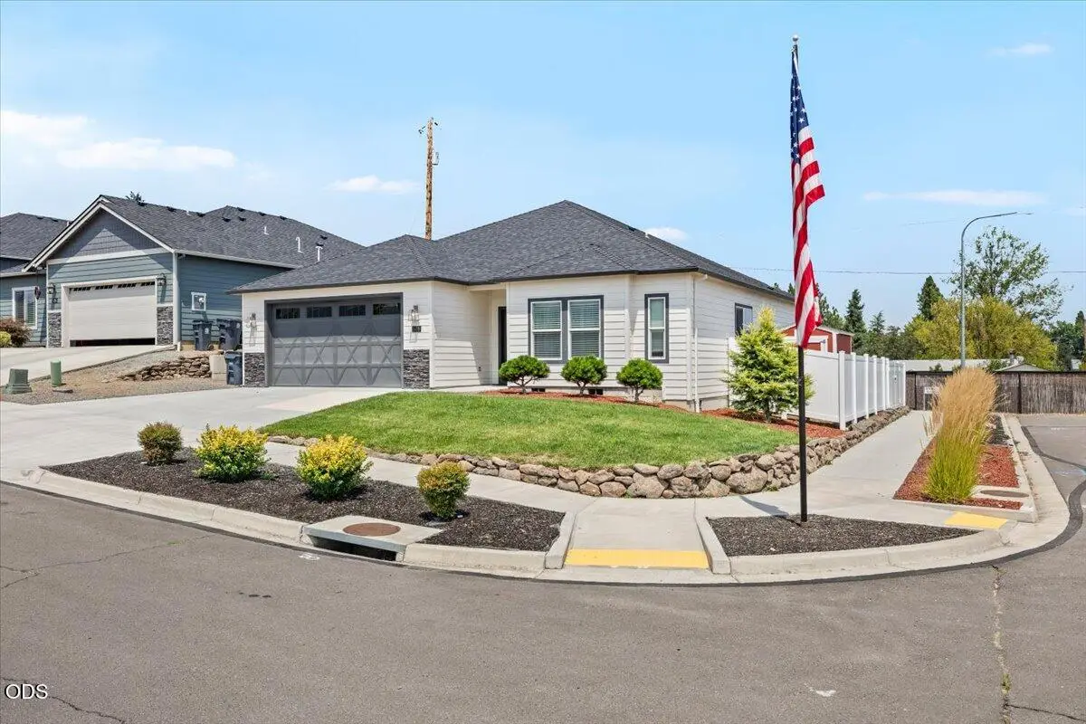 608 Nobility Drive, Medford, OR 97501 - #1
