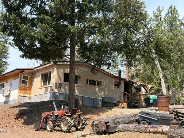 449 Flounce Rock Road, Prospect, OR 97536