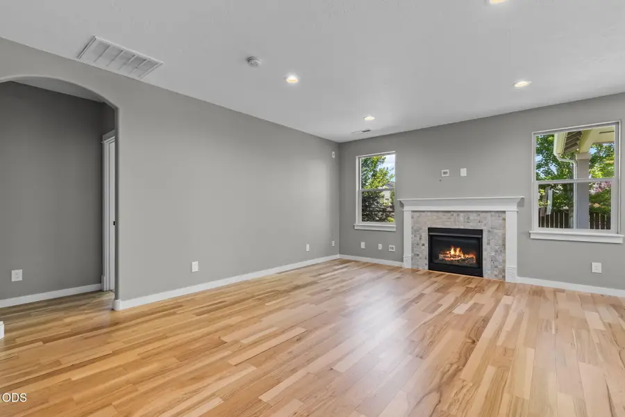 2511 NW Hemlock Way, Redmond, OR 97756 - #3