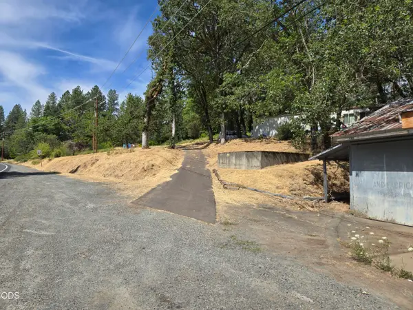 4618 Redwood Avenue, Grants Pass, OR 97527