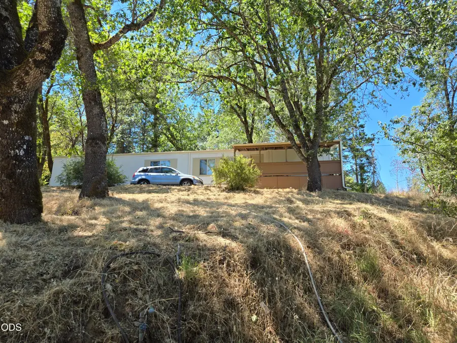 4618 Redwood Avenue, Grants Pass, OR 97527 - #3