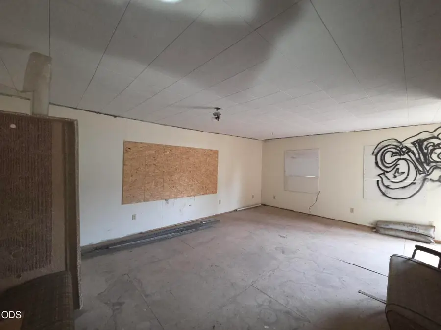 404 S 1st Avenue, Chiloquin, OR 97624 - #3