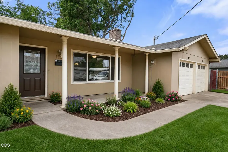 110 Victoria Way, Central Point, OR 97502 - #3