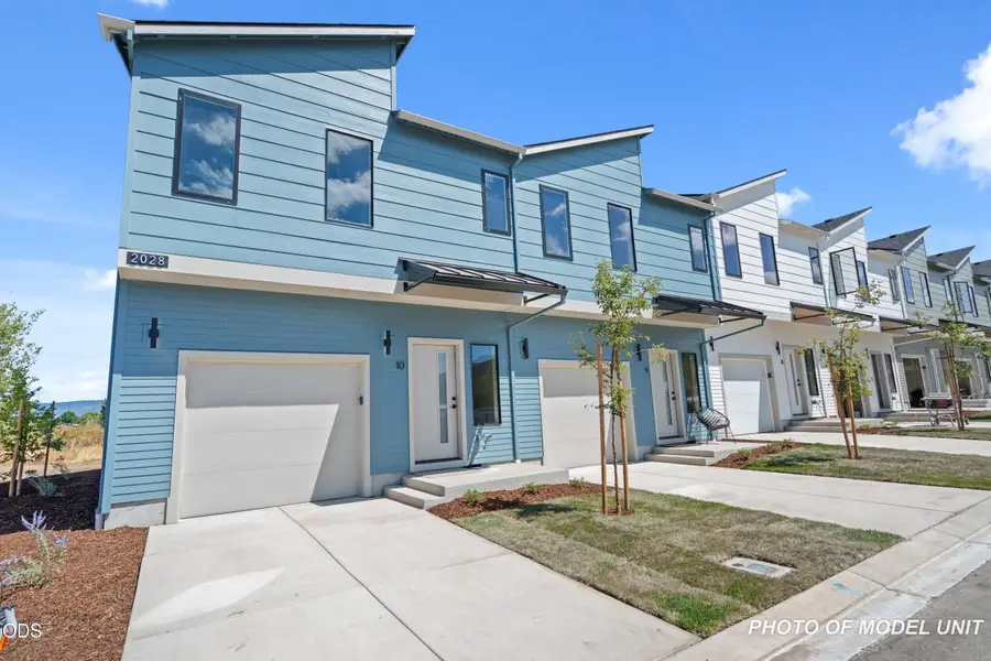 2032 Sunset Drive #10, Medford, OR 97501 - #2