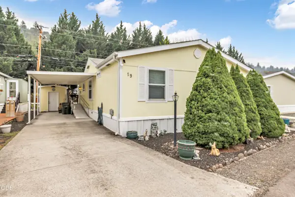 21 Brophy Way #UNIT 19, Shady Cove, OR 97539