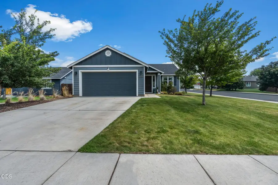 2620 NE 3rd Street, Redmond, OR 97756 - #3