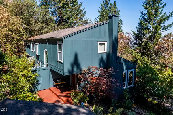 1000 Ivy Lane, Ashland, OR 97520