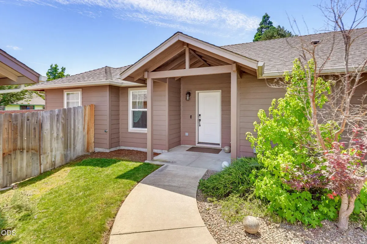 1003 SE Grandview Avenue, Grants Pass, OR 97527 - #1