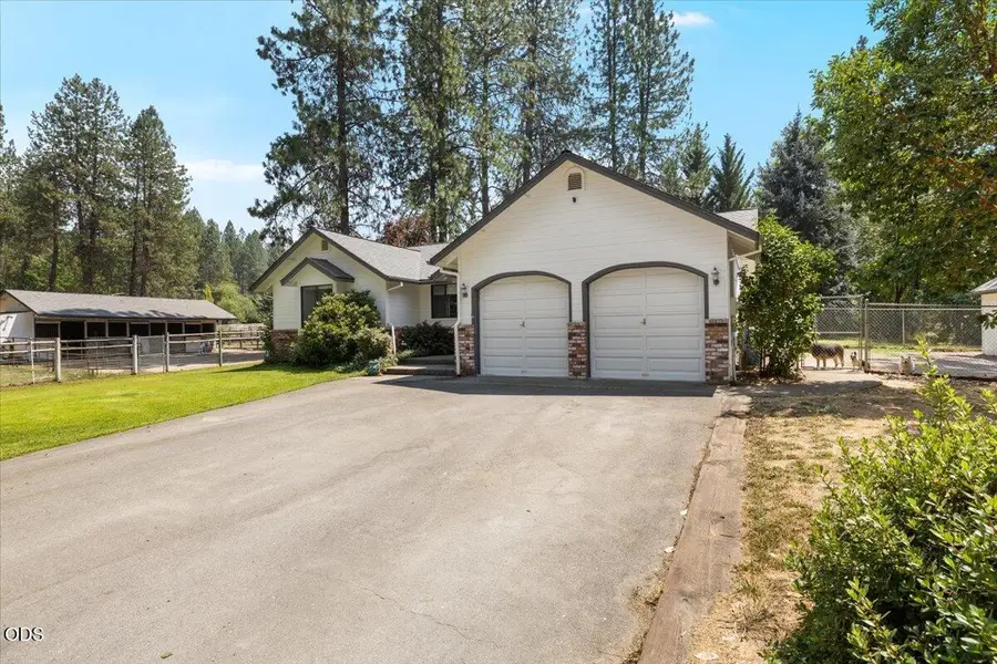 4809 E Evans Creek Road, Rogue River, OR 97537 - #3