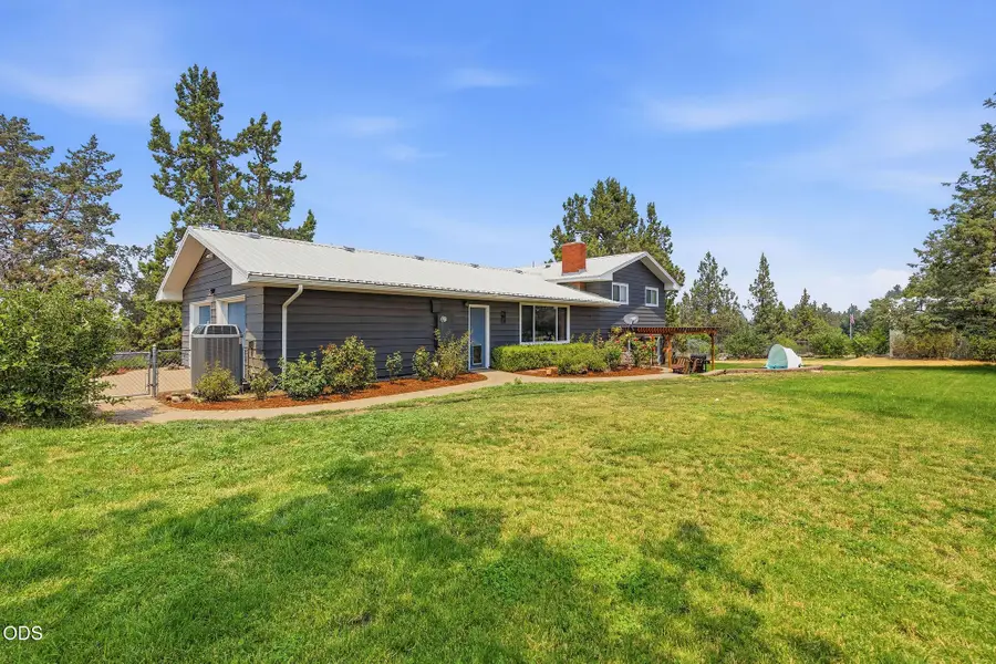 304 SE Crestview Lane, Madras, OR 97741 - #3