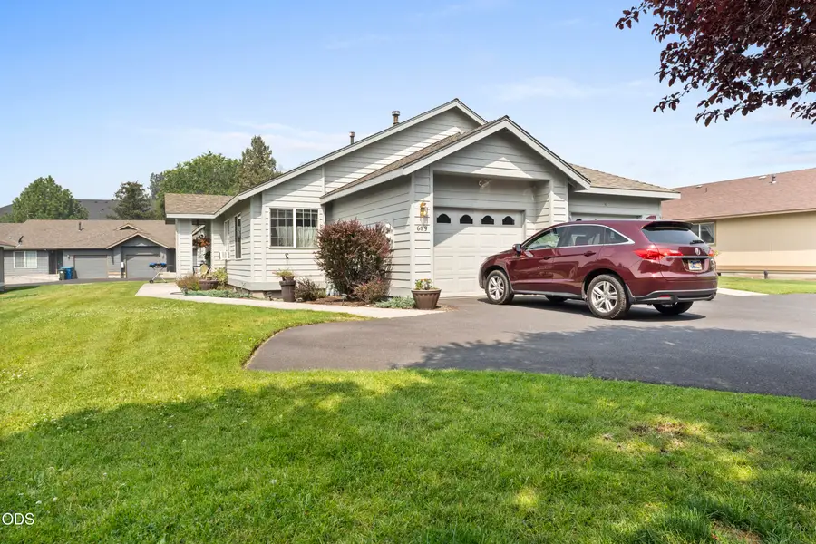 689 NE Savannah Drive, Bend, OR 97701 - #2
