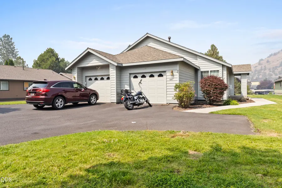 689 NE Savannah Drive, Bend, OR 97701 - #3