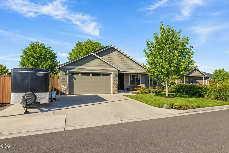 3229 Pecan Court, Medford, OR 97504 - #2