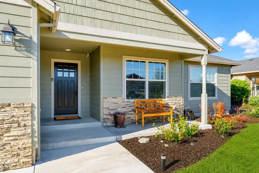 3229 Pecan Court, Medford, OR 97504 - #3