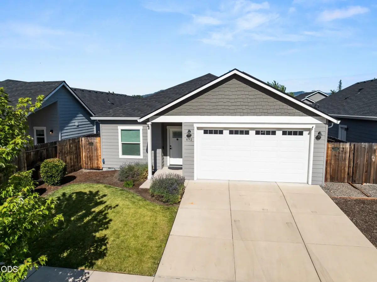 692 Kaitlin Lane, Medford, OR 97501 - #1