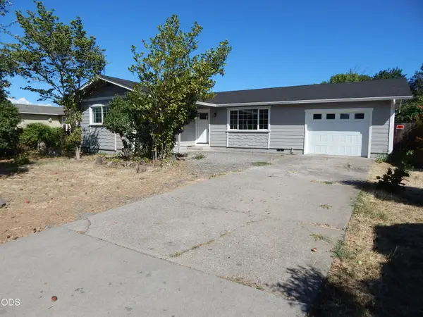 8222 Division Road, White City, OR 97503
