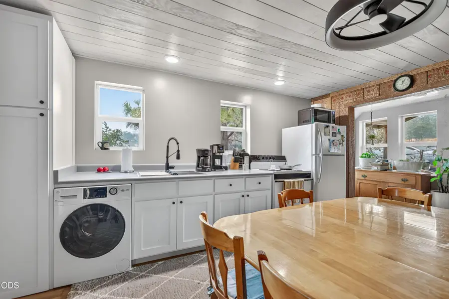 32 Cora Drive, Shady Cove, OR 97539 - #2