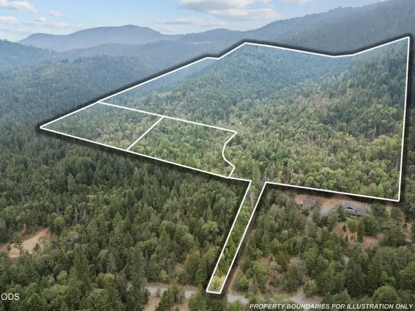 9433 W Evans Creek Road, Rogue River, OR 97537