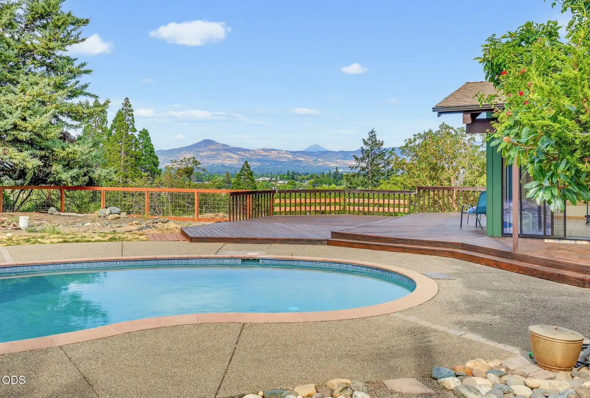 2076 Jasmine Avenue, Medford, OR 97501 - #1