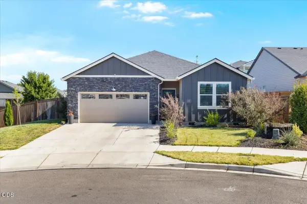 3281 Broken Top Way, Medford, OR 97504