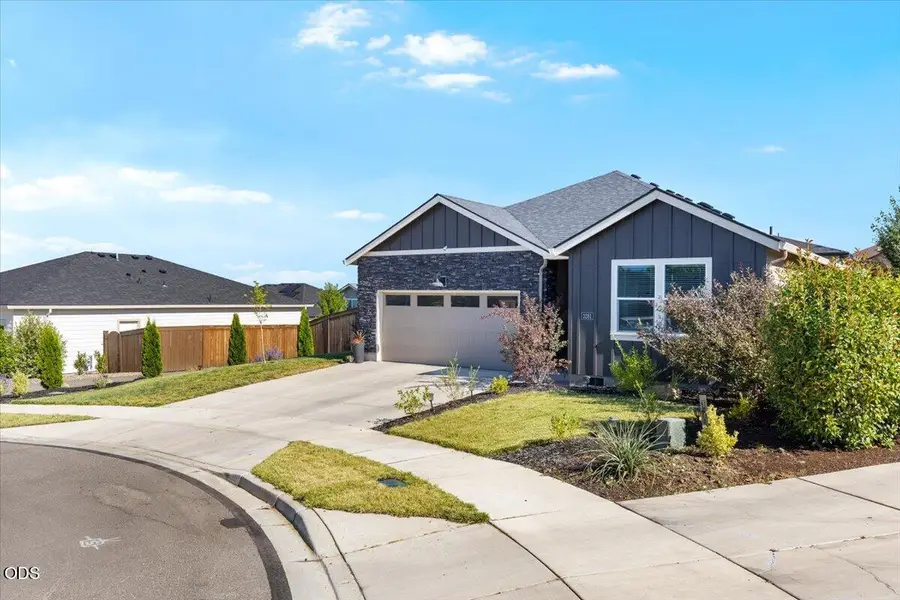 3281 Broken Top Way, Medford, OR 97504 - #3